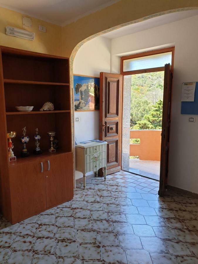 Guest House Tra Rocce E Mare 马达莱纳 外观 照片