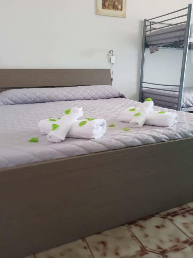 Guest House Tra Rocce E Mare 马达莱纳 外观 照片